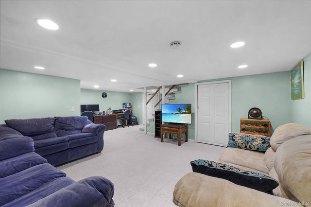 2 Foxey Lane, Mahopac, NY 10541