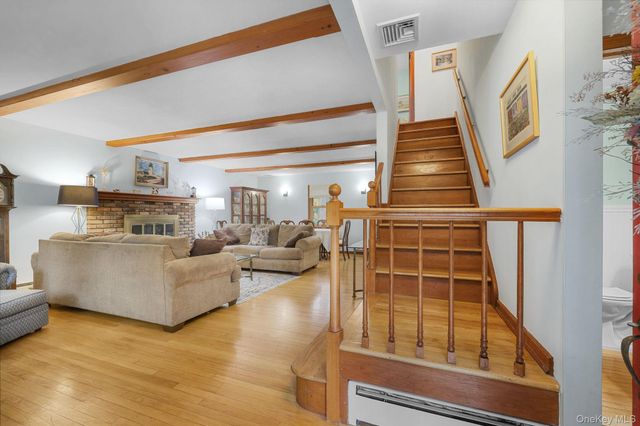 2 Foxey Lane, Mahopac, NY 10541