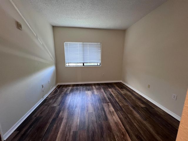 2802 SARENTO Place 302, Palm Beach Gardens, FL 33410
