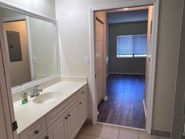 2802 SARENTO Place 302, Palm Beach Gardens, FL 33410