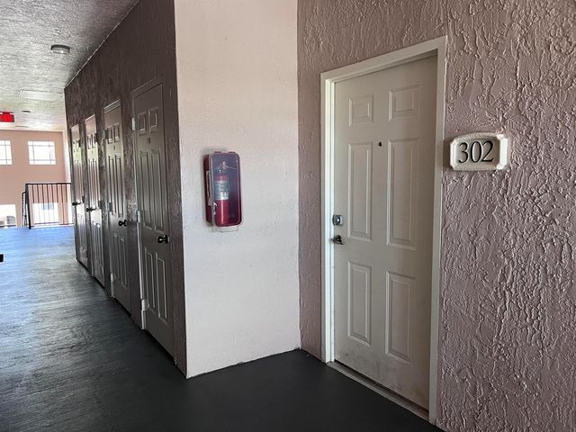 2802 SARENTO Place 302, Palm Beach Gardens, FL 33410