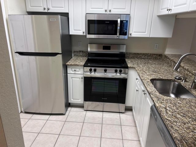 2802 SARENTO Place 302, Palm Beach Gardens, FL 33410