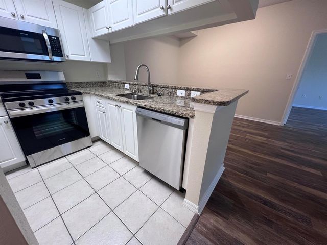 2802 SARENTO Place 302, Palm Beach Gardens, FL 33410
