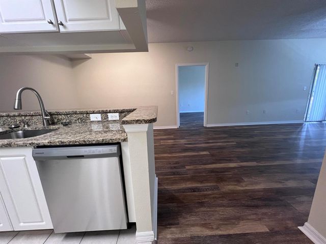 2802 SARENTO Place 302, Palm Beach Gardens, FL 33410