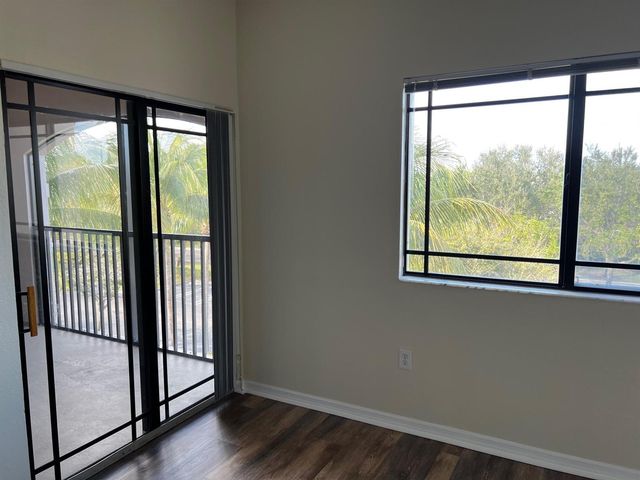 2802 SARENTO Place 302, Palm Beach Gardens, FL 33410