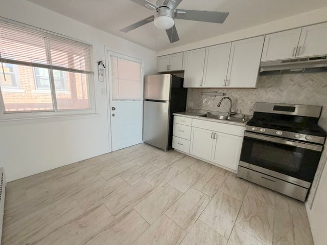 2033 W 111th Street 2S, Chicago, IL 60643