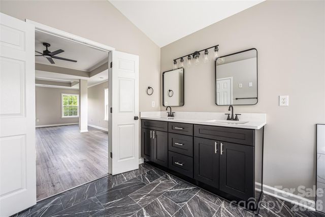 13834 Riding Hill Avenue, Charlotte, NC 28213