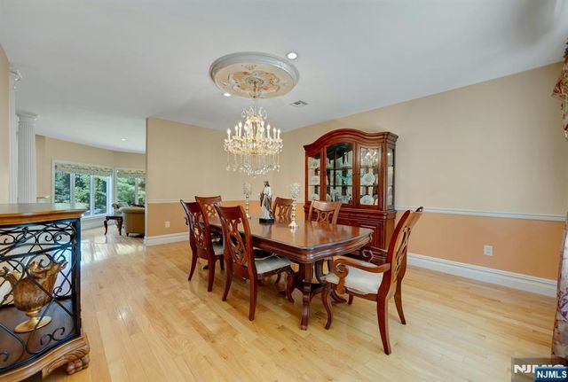 252 Mabel Place, Franklin Lakes, NJ 07417