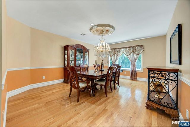 252 Mabel Place, Franklin Lakes, NJ 07417