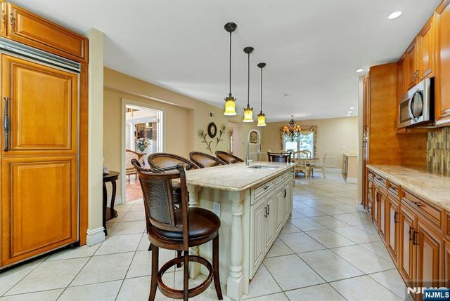 252 Mabel Place, Franklin Lakes, NJ 07417