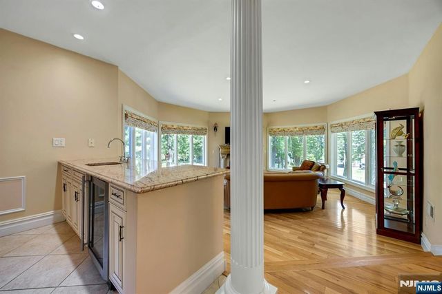 252 Mabel Place, Franklin Lakes, NJ 07417