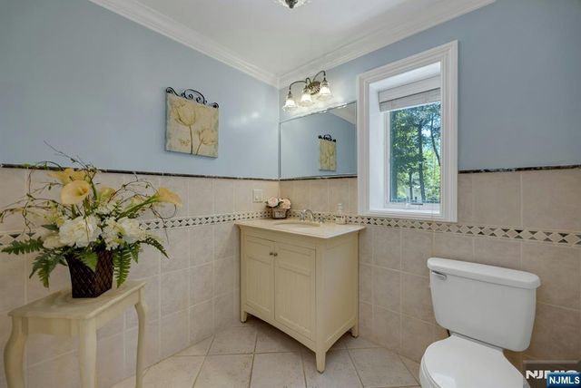 252 Mabel Place, Franklin Lakes, NJ 07417
