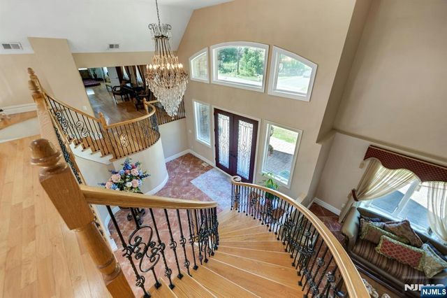 252 Mabel Place, Franklin Lakes, NJ 07417
