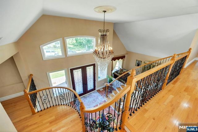 252 Mabel Place, Franklin Lakes, NJ 07417