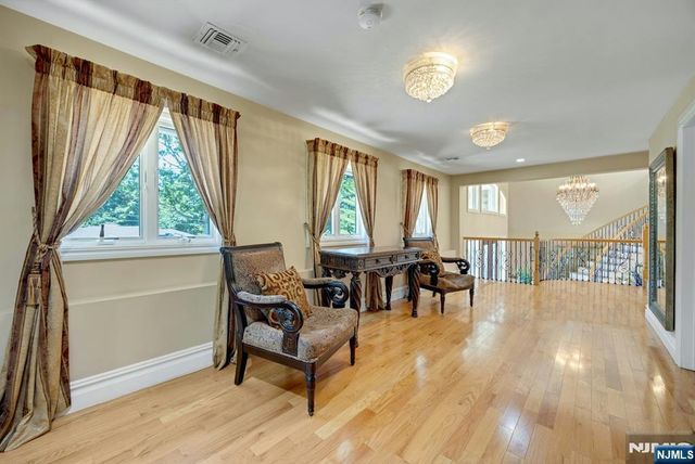 252 Mabel Place, Franklin Lakes, NJ 07417