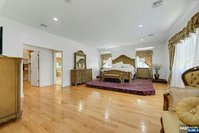252 Mabel Place, Franklin Lakes, NJ 07417