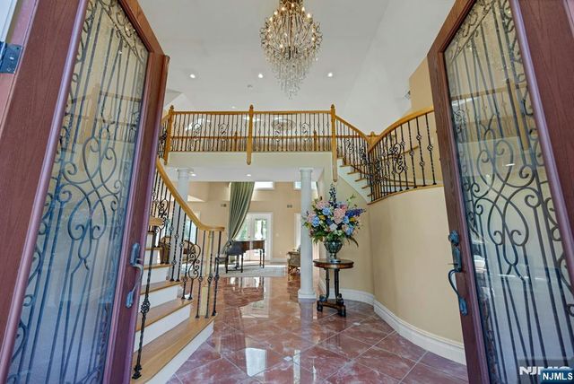 252 Mabel Place, Franklin Lakes, NJ 07417