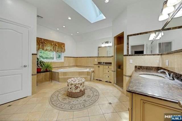 252 Mabel Place, Franklin Lakes, NJ 07417