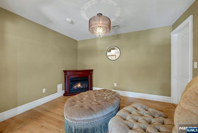252 Mabel Place, Franklin Lakes, NJ 07417
