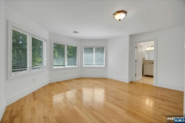 252 Mabel Place, Franklin Lakes, NJ 07417