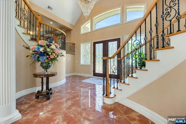 252 Mabel Place, Franklin Lakes, NJ 07417