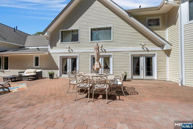 252 Mabel Place, Franklin Lakes, NJ 07417