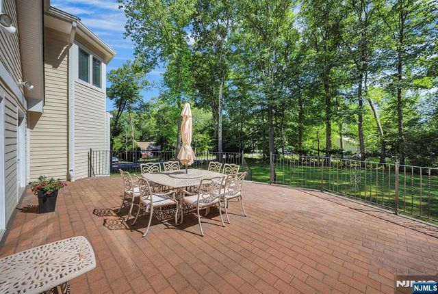 252 Mabel Place, Franklin Lakes, NJ 07417