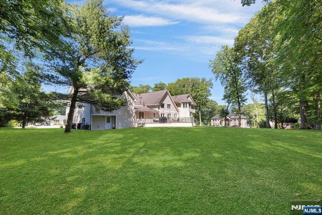 252 Mabel Place, Franklin Lakes, NJ 07417