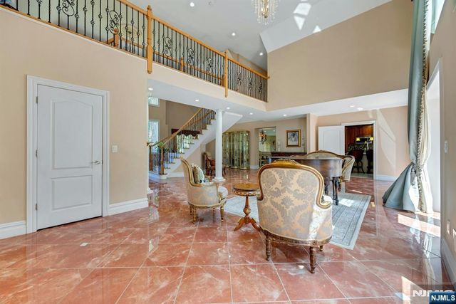 252 Mabel Place, Franklin Lakes, NJ 07417