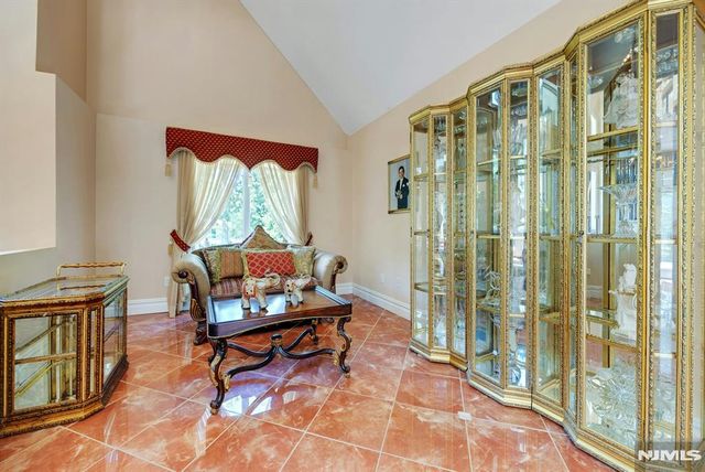 252 Mabel Place, Franklin Lakes, NJ 07417