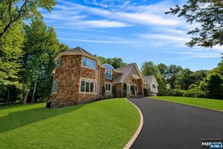 252 Mabel Place, Franklin Lakes, NJ 07417