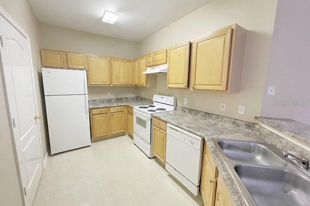 17952 VILLA CREEK DRIVE 17952, Tampa, FL 33647