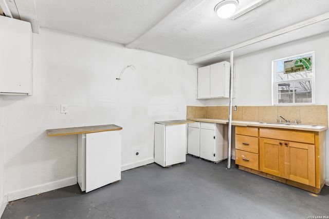 253 Carroll, San Antonio, TX 78225