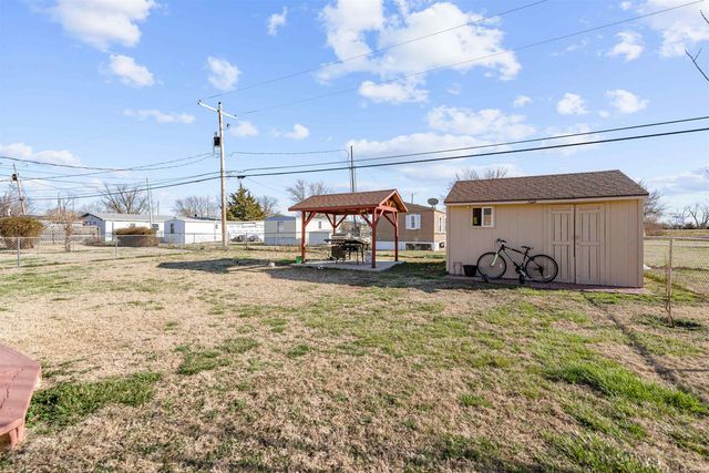 1107 Harold Ave, Salina, KS 67401