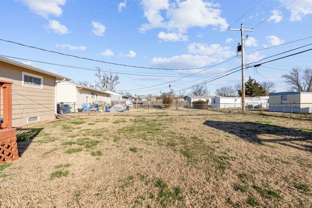 1107 Harold Ave, Salina, KS 67401