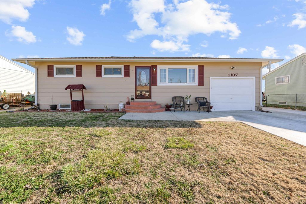 1107 Harold Ave, Salina, KS 67401