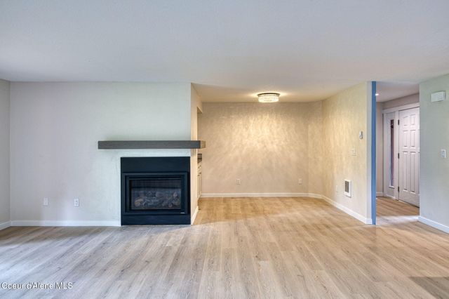 5299 W Green Ct, Unit 2, Rathdrum, ID 83858