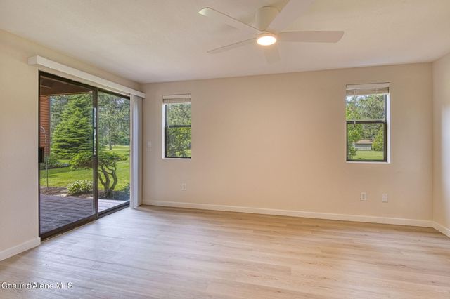 5299 W Green Ct, Unit 2, Rathdrum, ID 83858