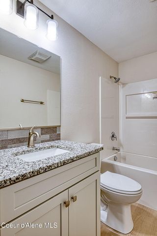 5299 W Green Ct, Unit 2, Rathdrum, ID 83858