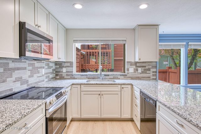 5299 W Green Ct, Unit 2, Rathdrum, ID 83858