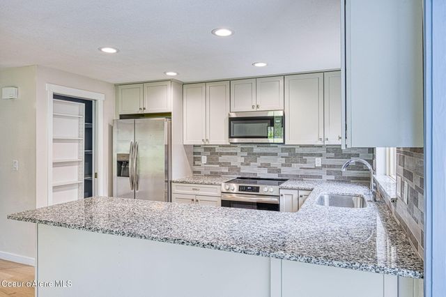 5299 W Green Ct, Unit 2, Rathdrum, ID 83858