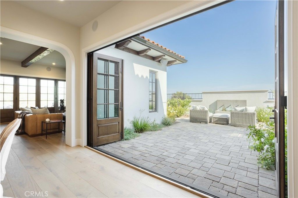 Image 13 of property listing at 9 Nathaniel, Sierra Madre, CA 91024
