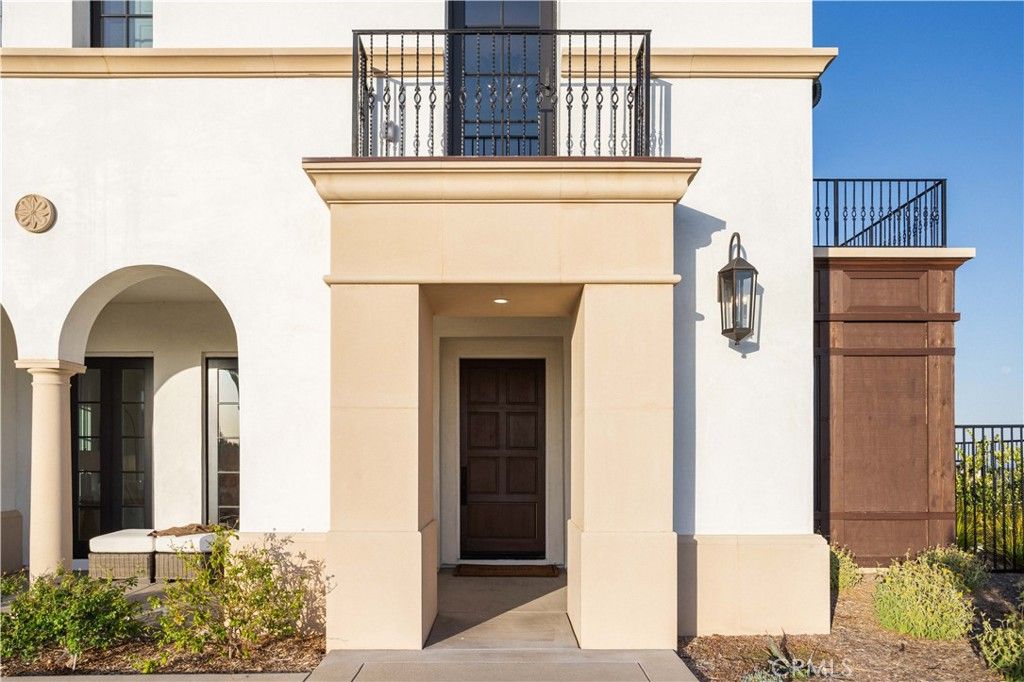 Image 3 of property listing at 9 Nathaniel, Sierra Madre, CA 91024