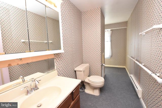 12 PICNIC WOODS CIR, Lititz, PA 17543