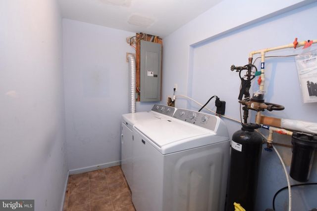 12 PICNIC WOODS CIR, Lititz, PA 17543