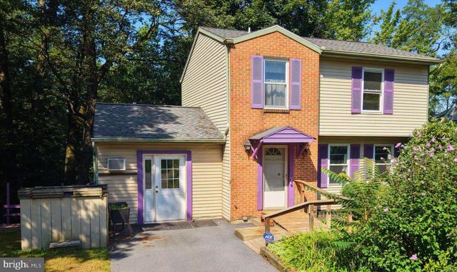 12 PICNIC WOODS CIR, Lititz, PA 17543