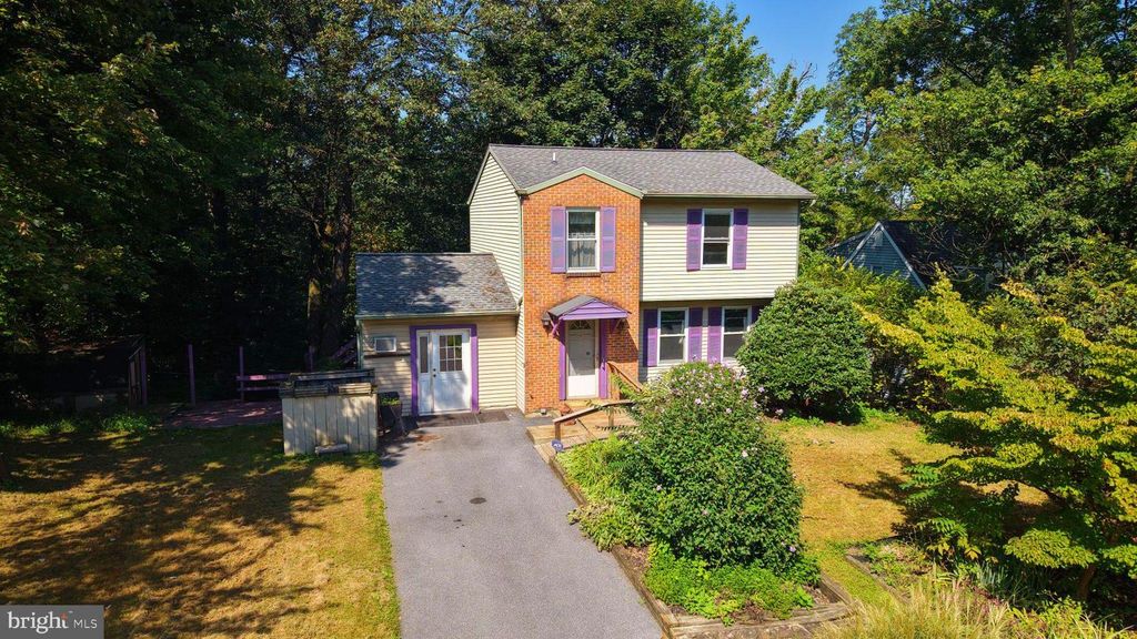 12 PICNIC WOODS CIR, Lititz, PA 17543