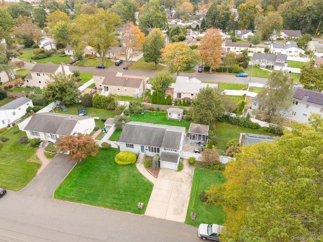 42 Peachtree Lane, Huntington Station, NY 11746