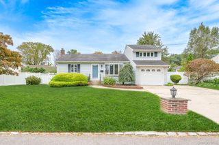 42 Peachtree Lane, Huntington Station, NY 11746