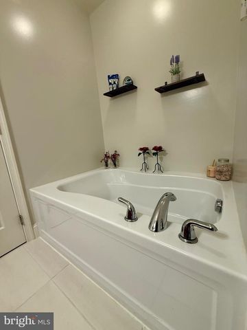 125 MERLIN DR, Hummelstown, PA 17036